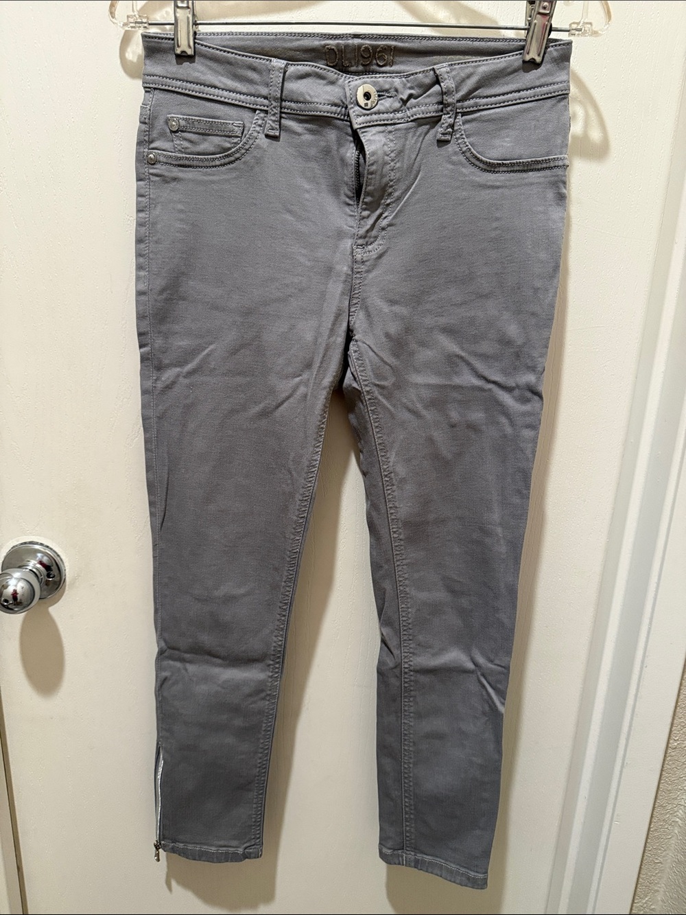 DL1961 Women’s Ankle Cropped Jeans in Gray